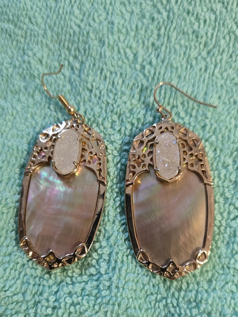 Stunning Kendra Scott